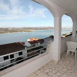 apartments-maja-trogir-21220.hotels-in-trogir.com/