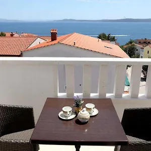 villa-dalmatia.hotels-in-trogir.com/